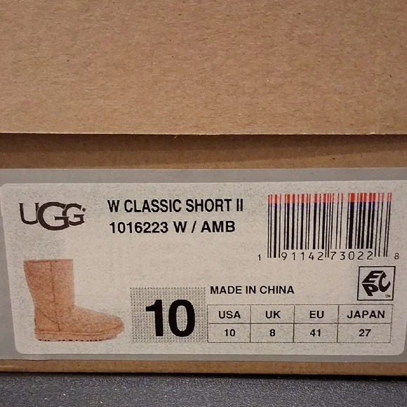 UGG Classic Short II with Amb Boots (Color: Creme) - Picture 3 of 16